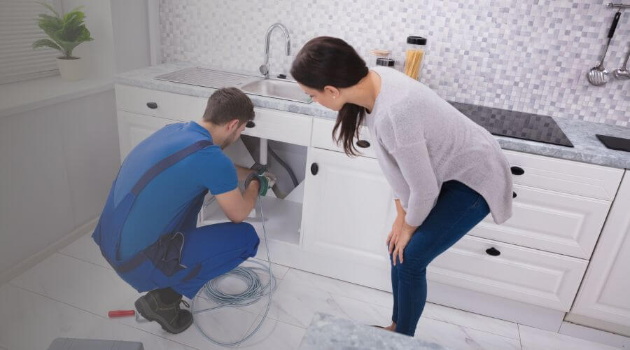 Expert burst pipe repair services in Kasbeer, IL